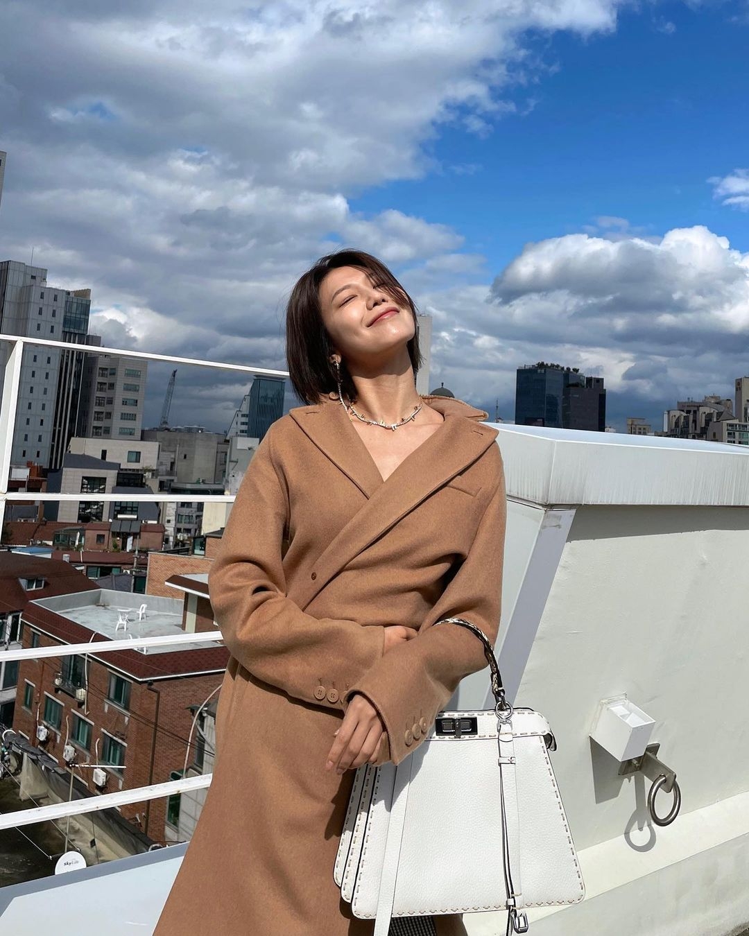 韓國女星少女時代秀英手提最新Peekaboo包