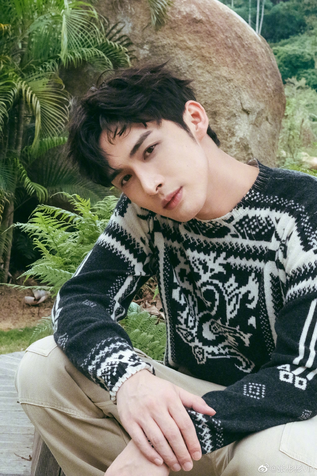 張彬彬五官精緻又擁有模特兒般的身材，挺拔帥氣。