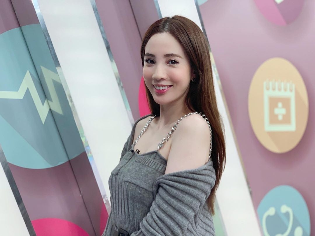 女藝人愛雅（張艾亞）宣布結婚