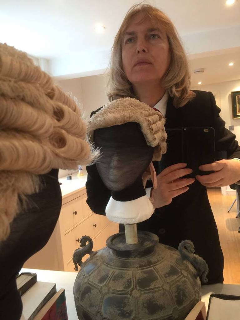 Charles是金牌律師