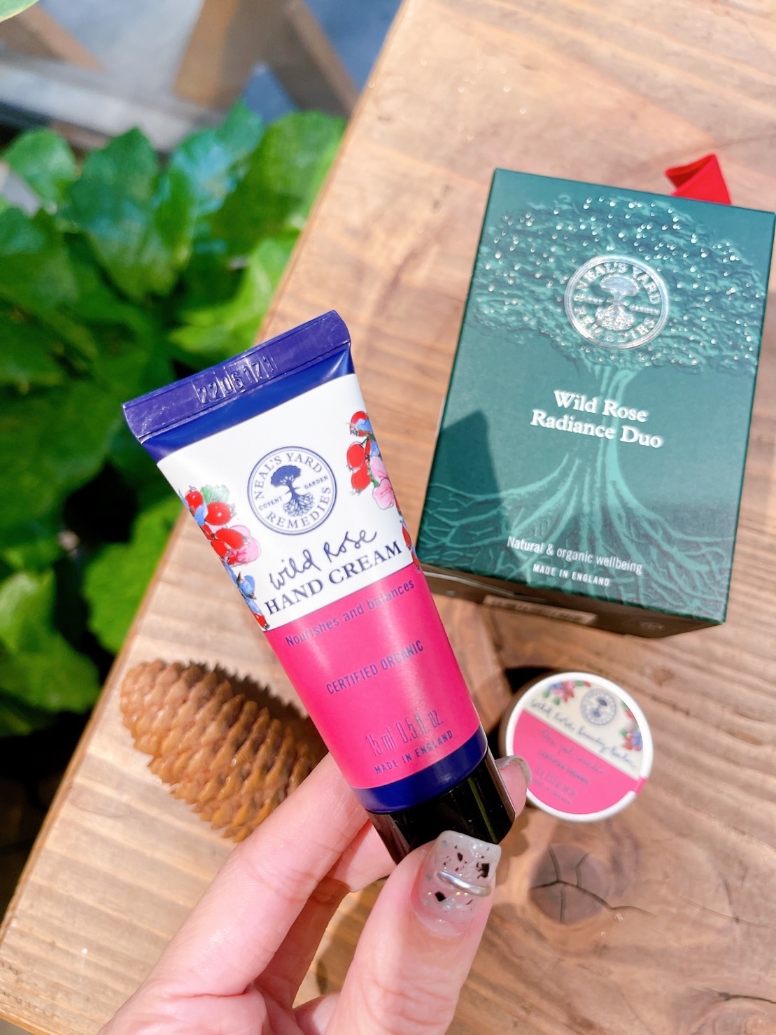 尼爾氏Neal's Yard Remedies 野玫瑰聖誕亮采禮盒,NT$680