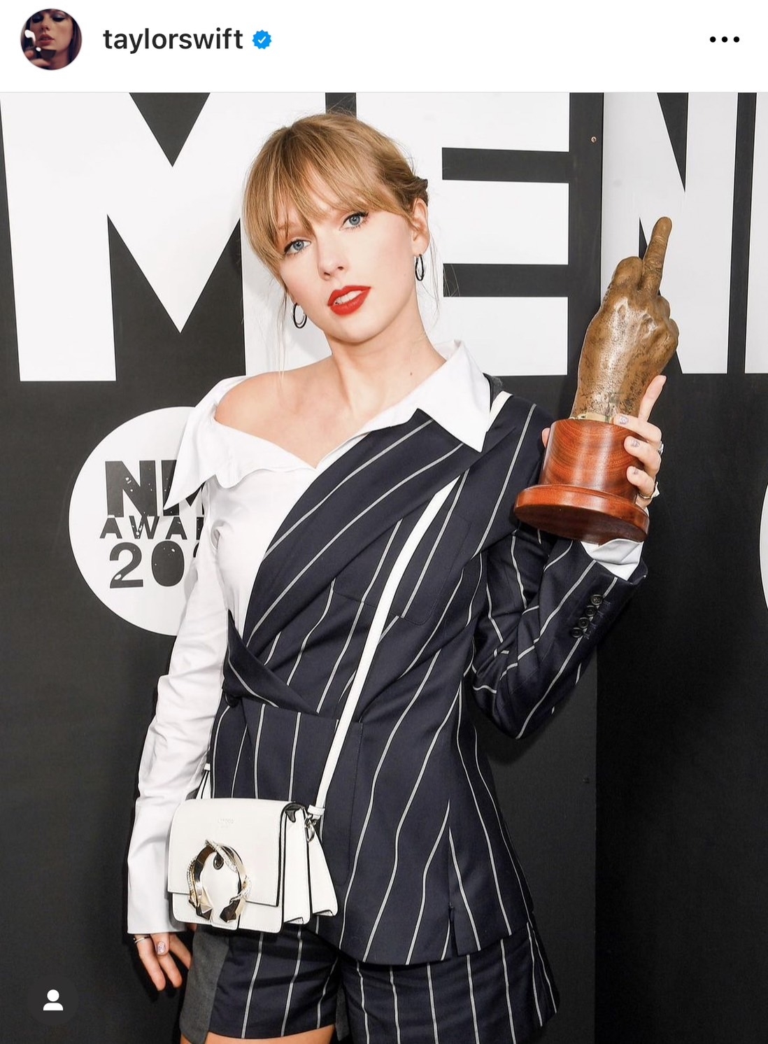 泰勒絲造型又酷又跩