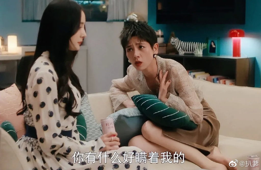 《愛的二八定律》劇照，李曉峰在劇中是楊冪的閨蜜