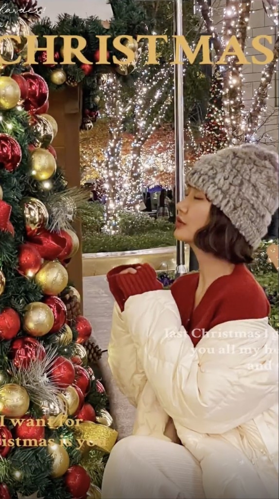 聖誕樹合照技巧3:跟聖誕樹拍「許願照」