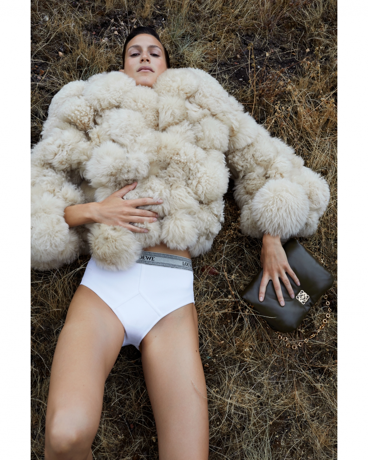 LOEWE早春廣告形象。