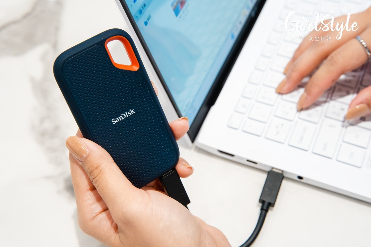 SanDisk E61 1TB 2.5吋行動固態硬碟$3168，高速升級首選，256-bit AES硬體加密，IP55防水、防塵、防震且堅固耐用，原廠保固