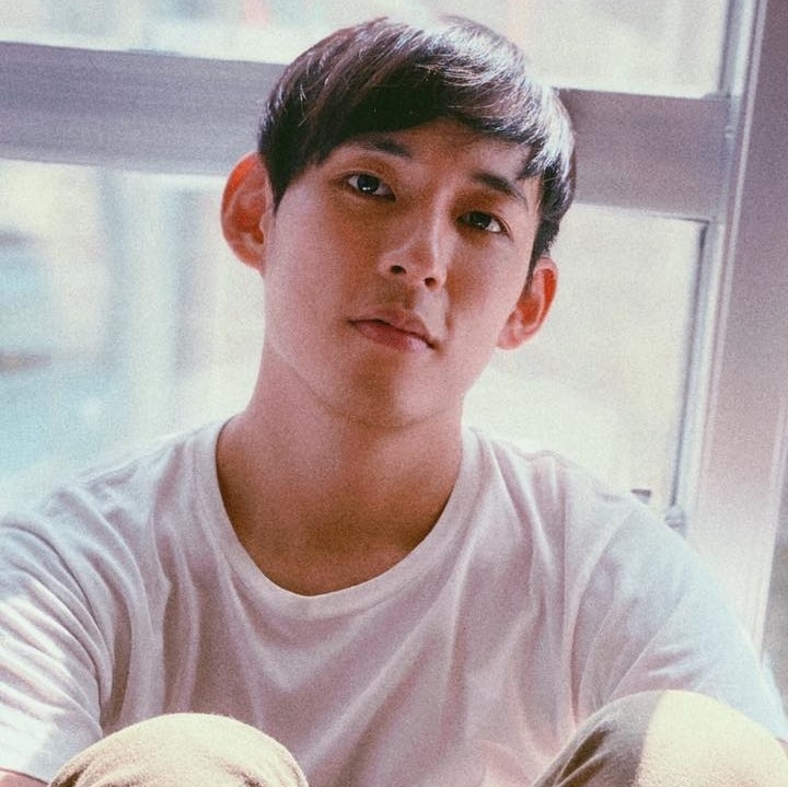 徐鈞浩的短髮造型有著清爽的帥氣感。