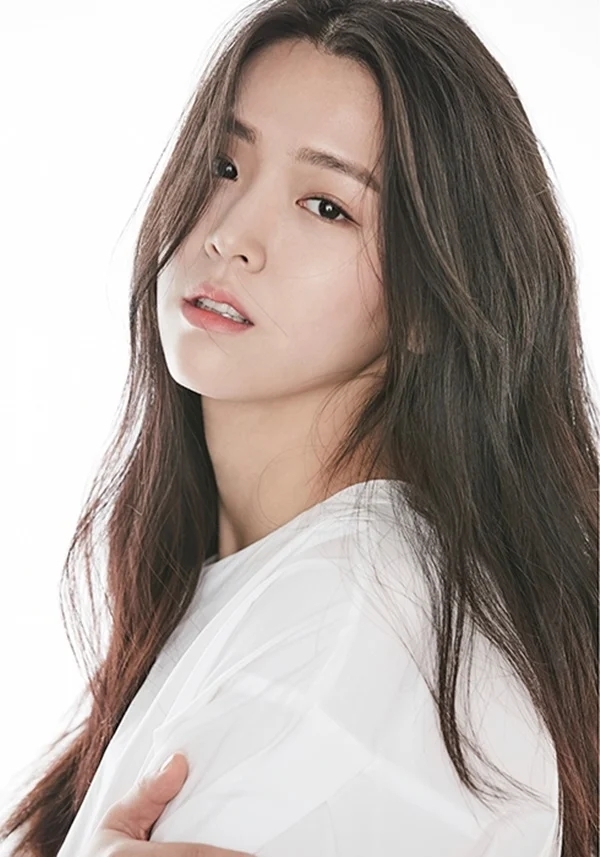 金智恩也被說撞臉雪炫