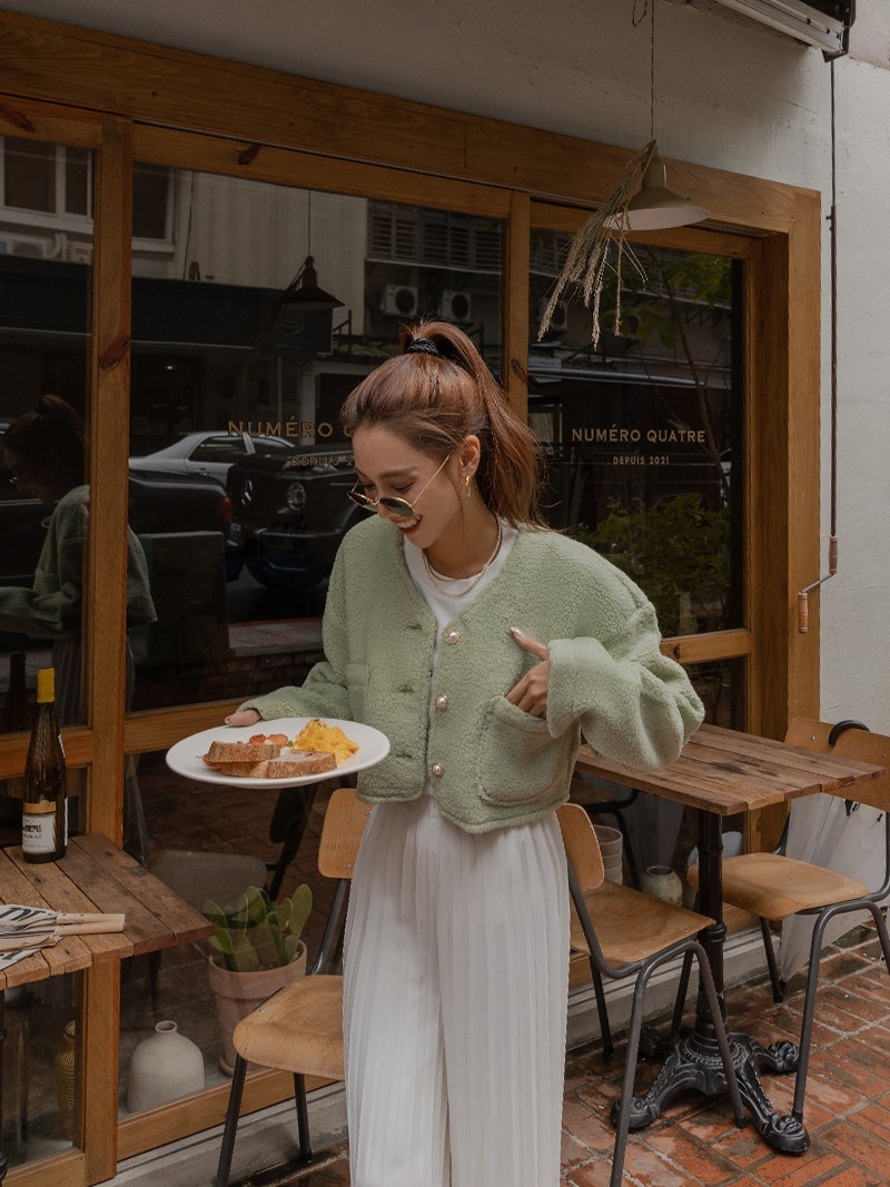 Mercci22毛毛V領短版外套，NT$980