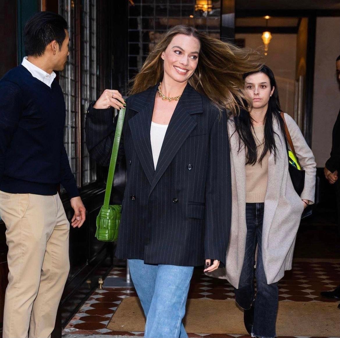 瑪格羅比出席紐約特映會為新片《Babylon》宣傳穿上Bottega Veneta。