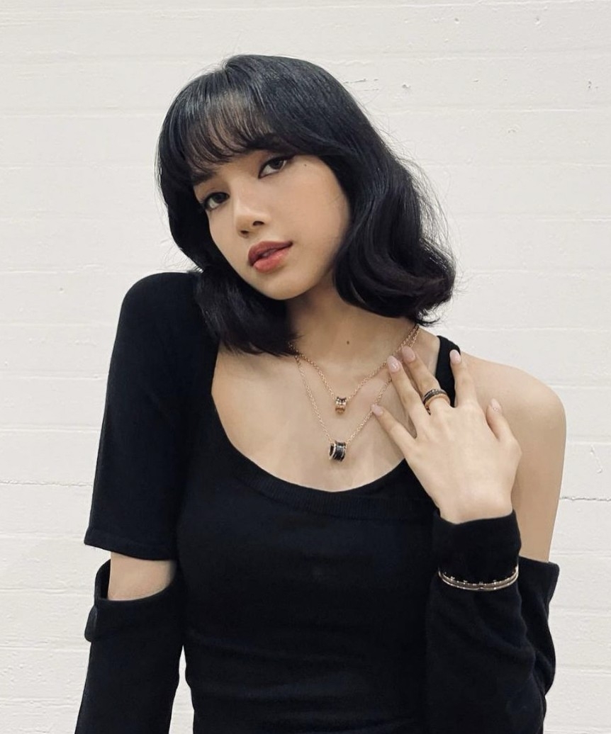 BLACKPINK Lisa 詮釋B.zero1系列。