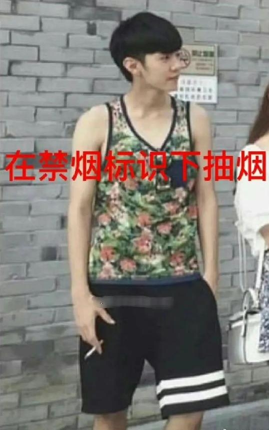 陳哲遠私底下曾違法禁菸條款，在非吸菸區吞雲吐霧。