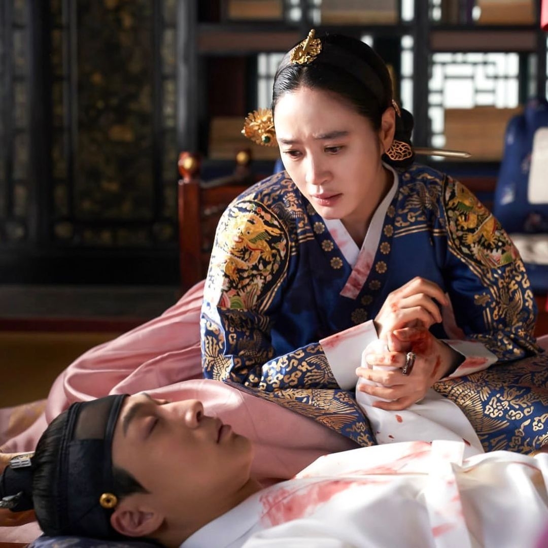 《王后傘下》中殿娘娘始終以世子為榮。