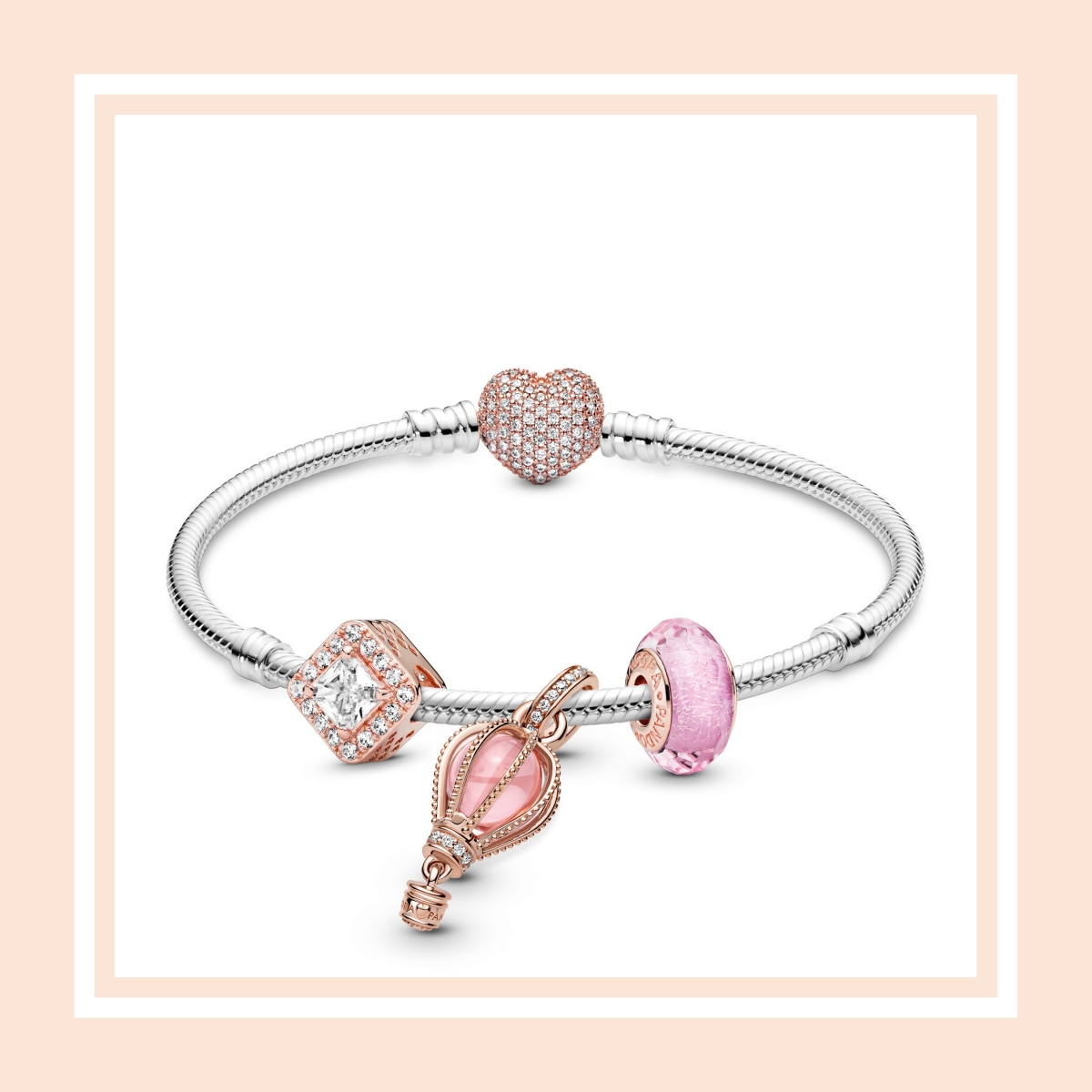 Pandora週年慶限定銀14K玫瑰金手鏈串飾套組 特價7,799元 原價10,320元（台南新天地，實際商品販售組合和售價以櫃位公告為準）