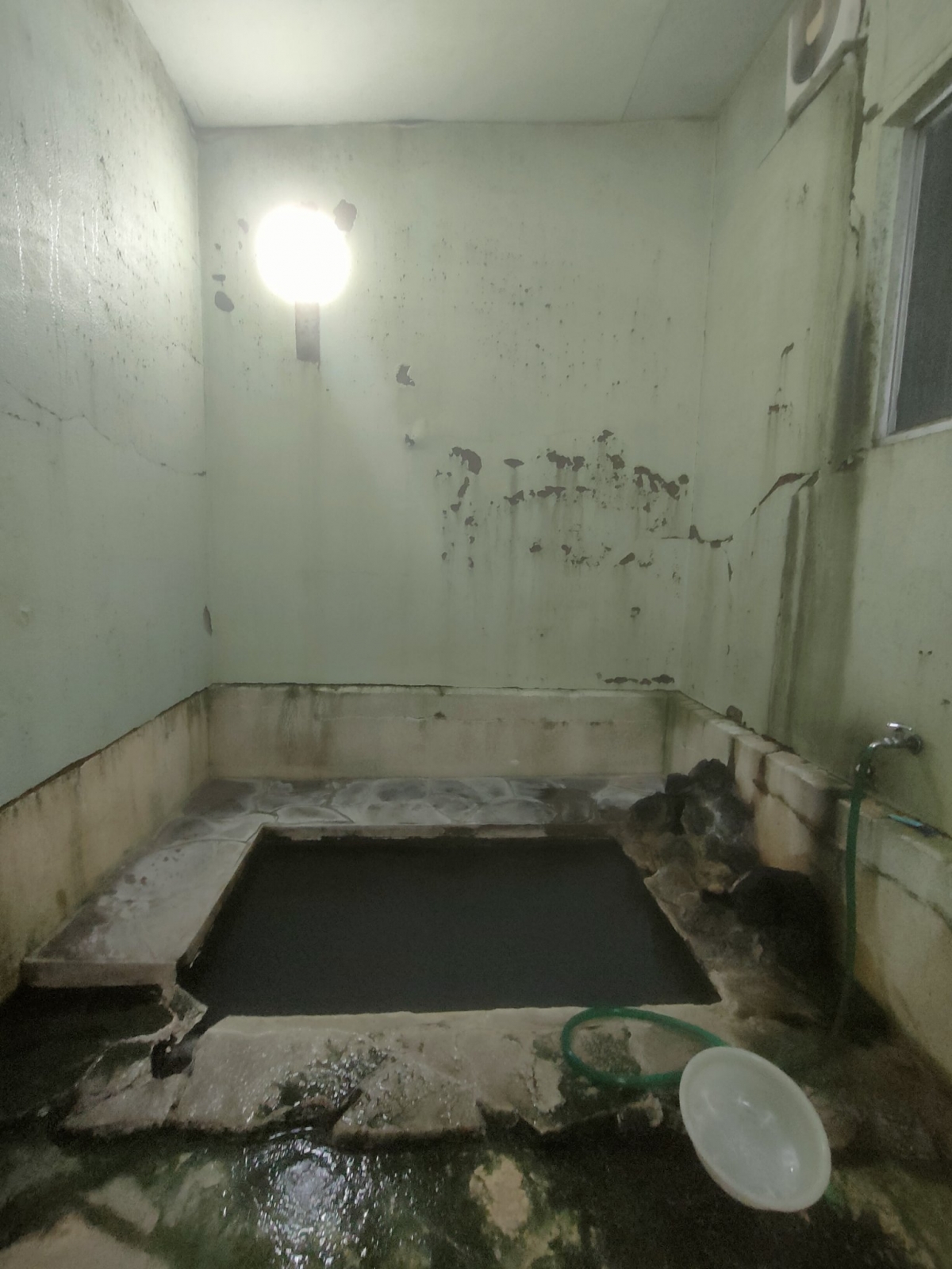 這個如沼澤般的溫泉讓網友超害怕