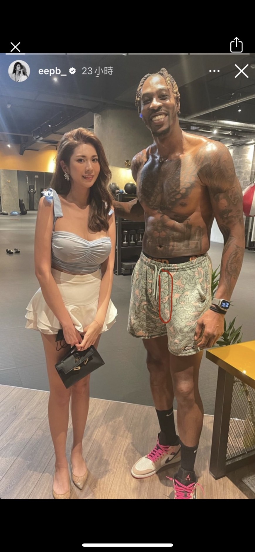 一名台灣正妹曬出巧遇魔獸的幸運合照，沒想到掀起軒然大波