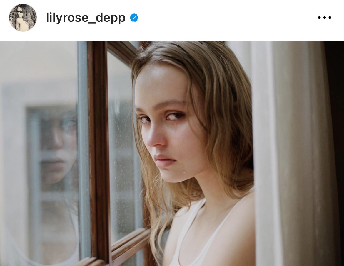 莉莉蘿絲戴普以厭世臉出名