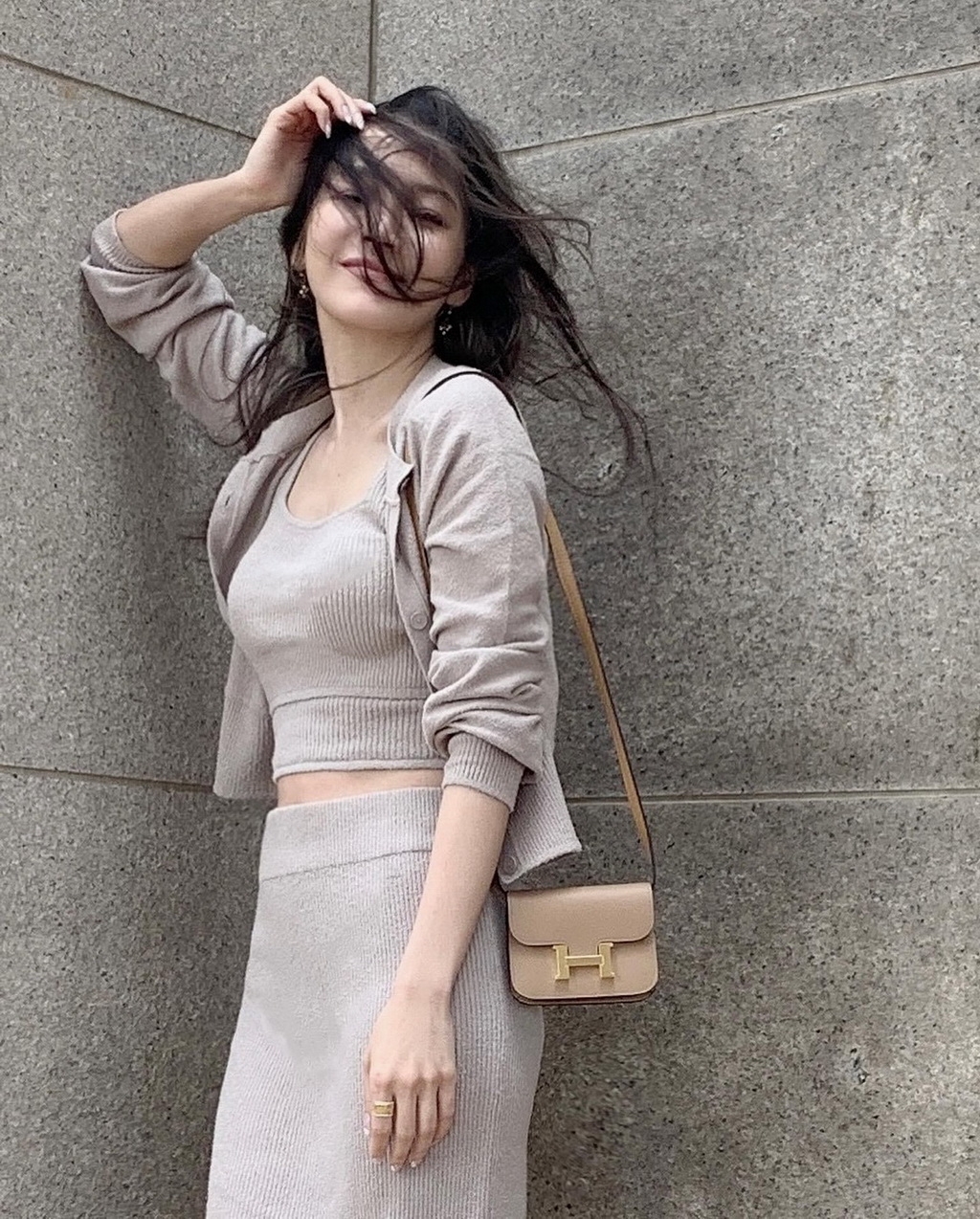 侯佩岑穿搭Club Monaco