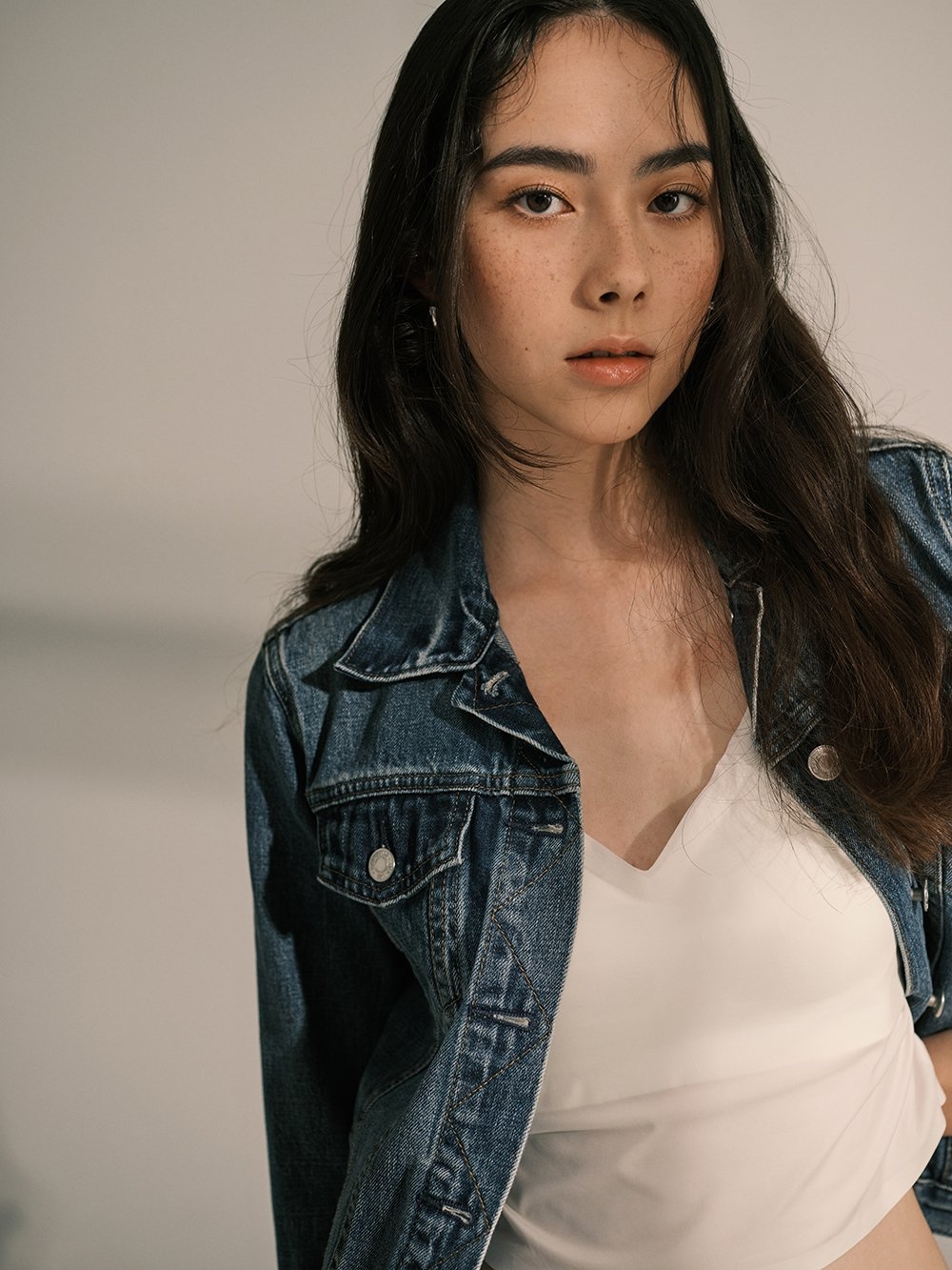 20歲的林奕嵐是混血兒,雀斑也無法掩蓋她的美貌。
