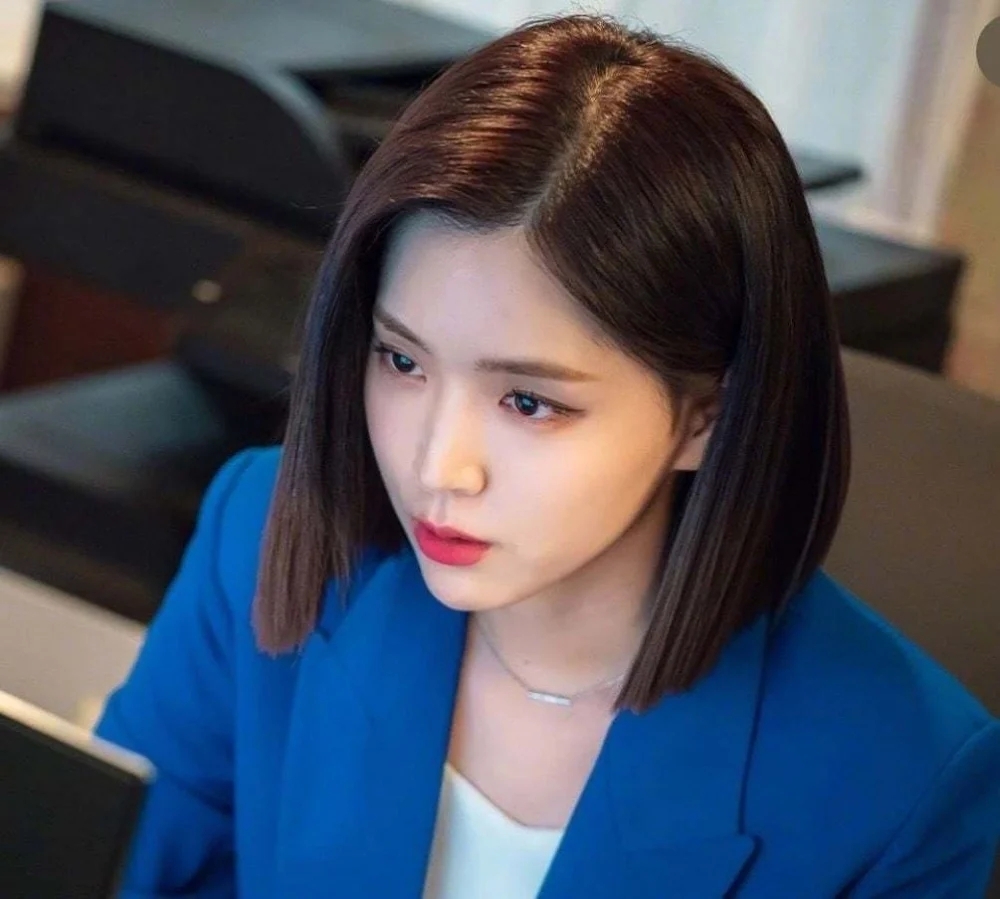 金智恩飾演律政界千金「白瑪麗」