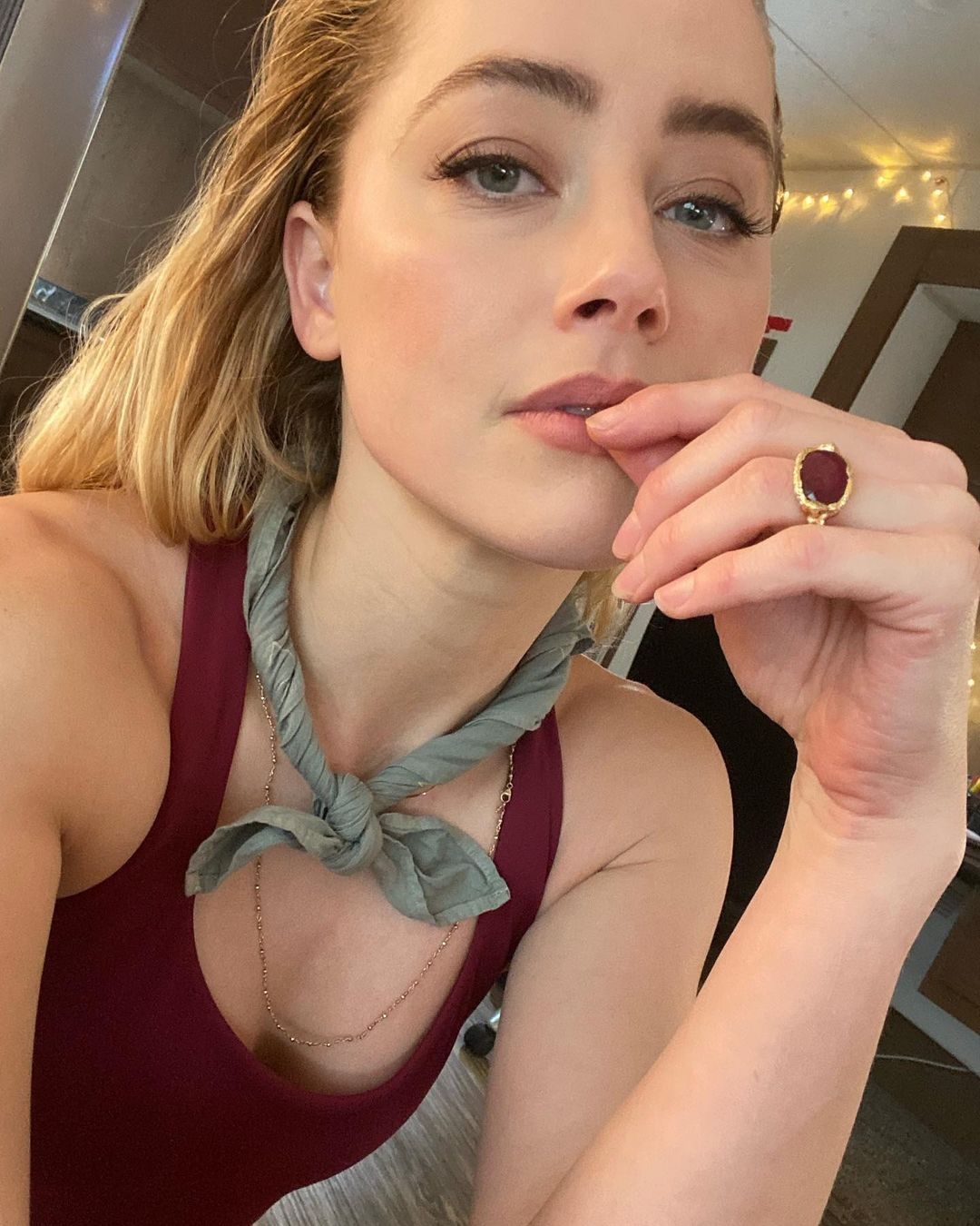 安柏赫德被爆「路邊大便」