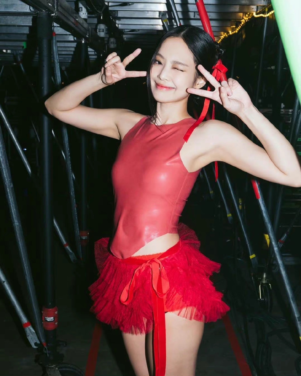 Jennie疑似腳傷復發