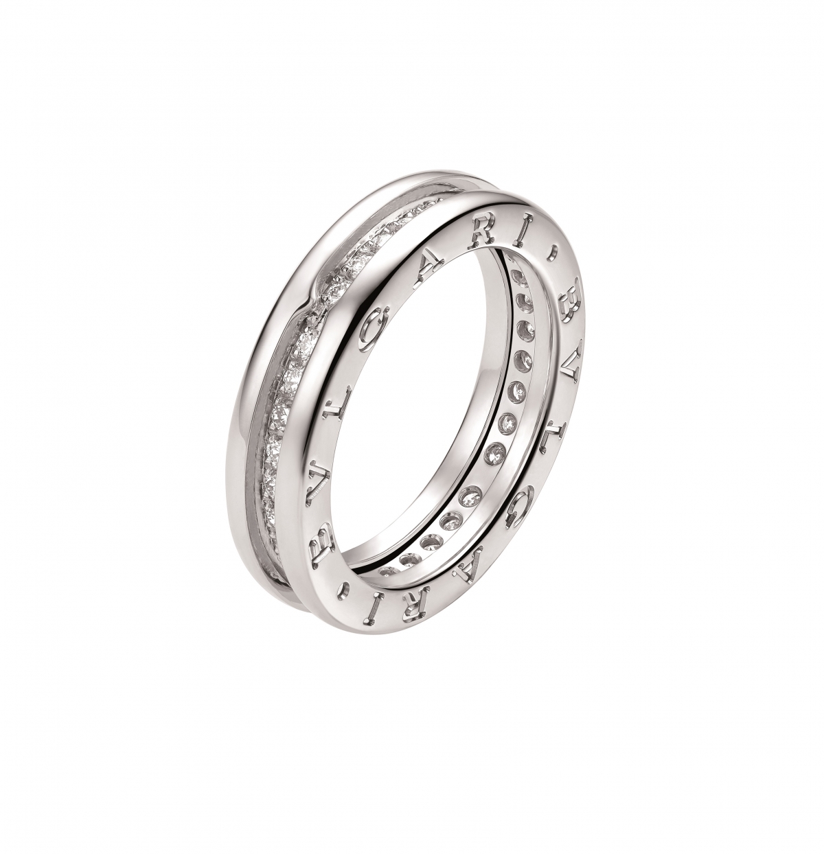 BVLGARI B.zero1系列白金鑽石婚戒對戒,參考售價約新台幣194,400至212,400元。