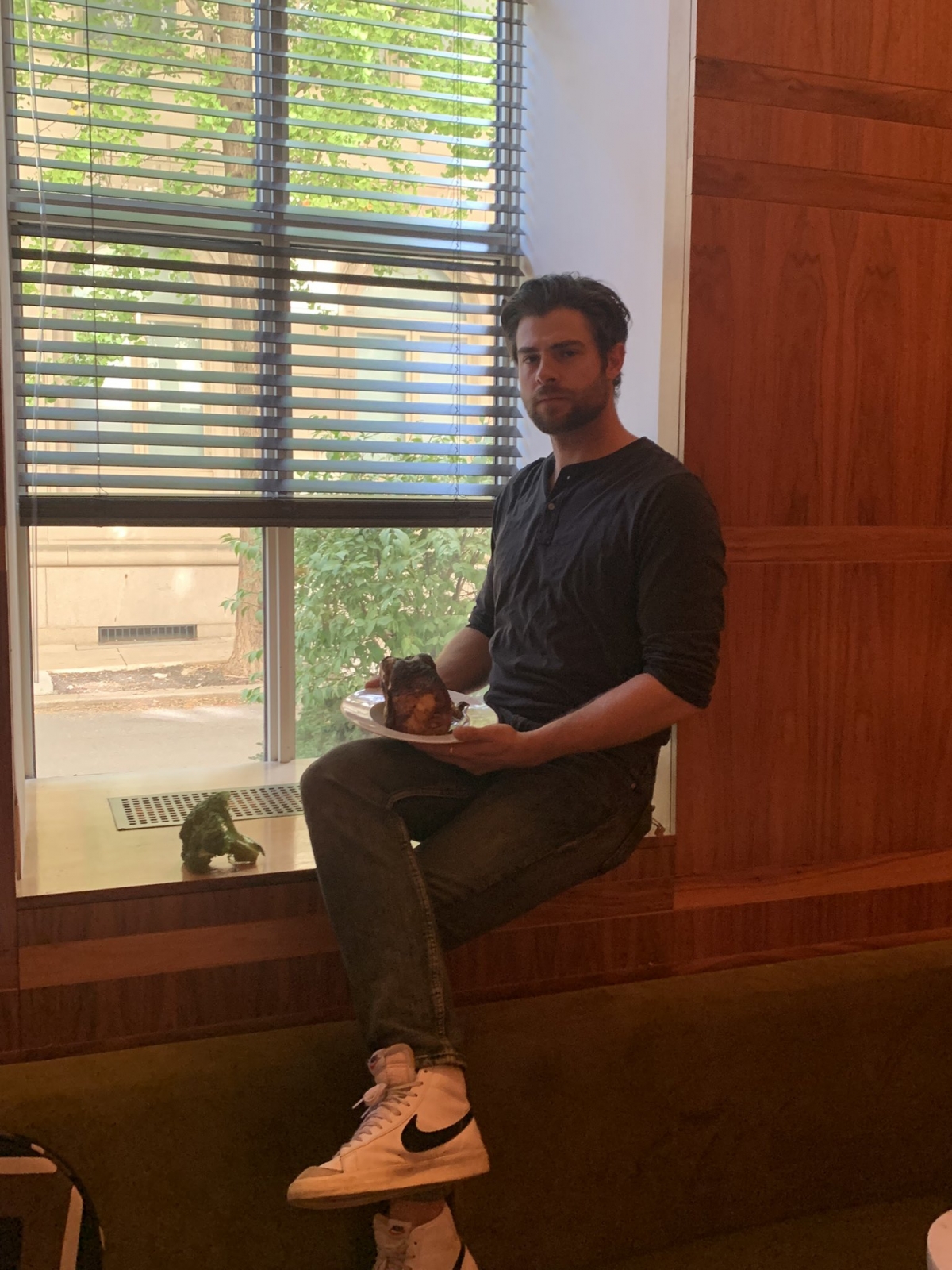 美國男子Alexander Tominsky挑戰連續40天吃雞