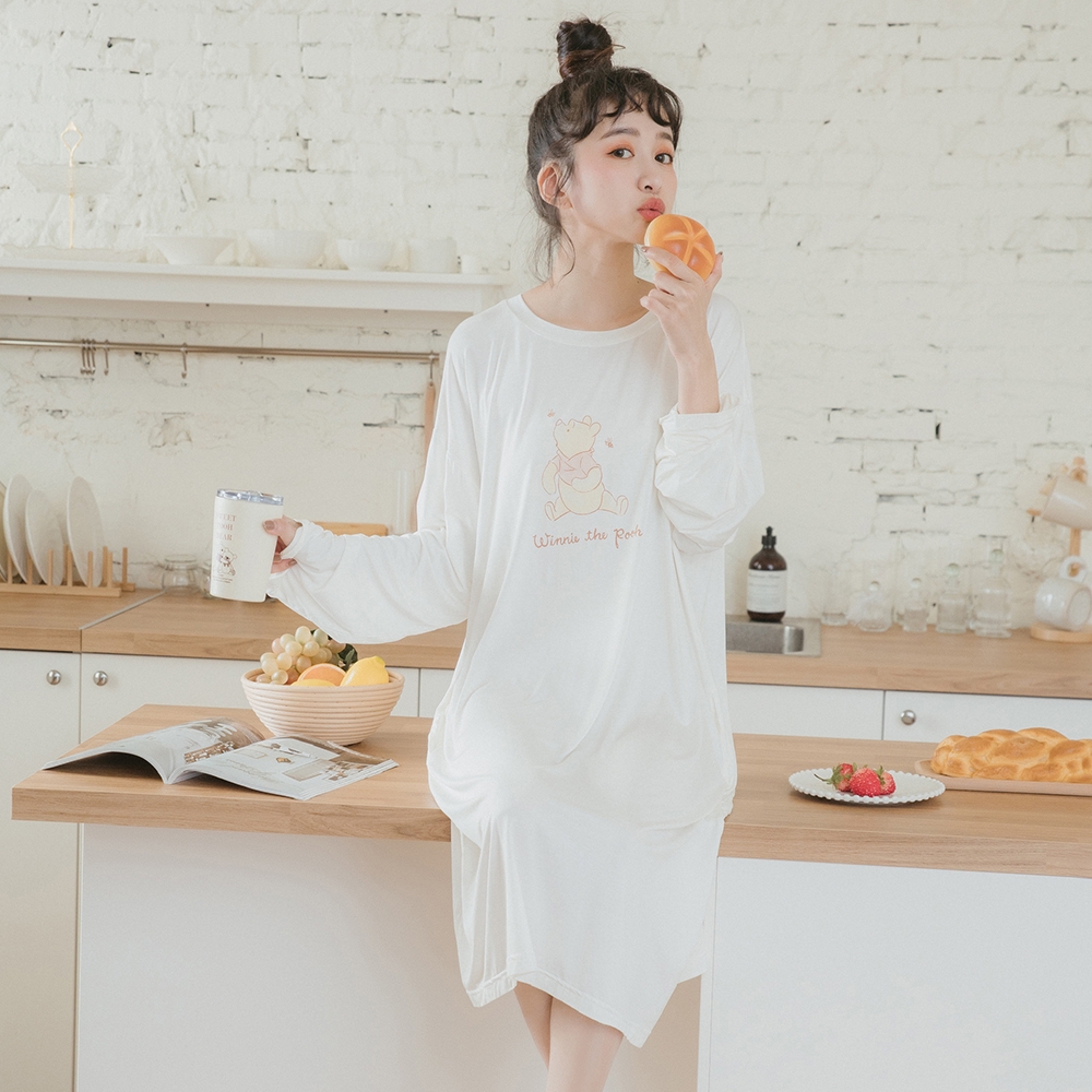 Grace Gift迪士尼小熊維尼款居家連身睡衣，NT$1,080