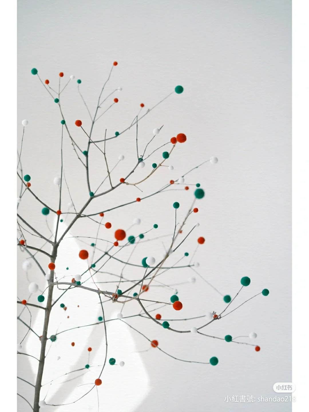 網友封為是草間彌生風聖誕樹