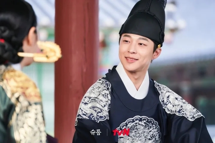 《王后傘下》裴仁赫