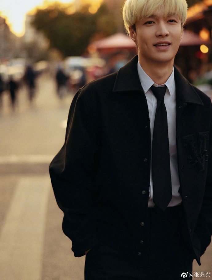 5唱跳具佳的偶像張藝興近年來對於演戲有著一定的堅持。