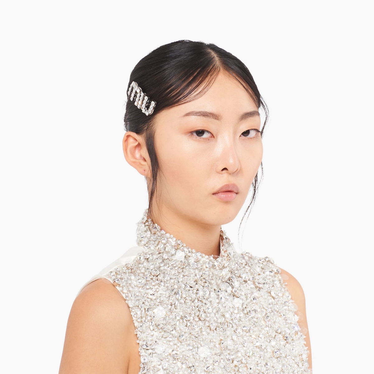 MIU LOGO水晶髮夾 $14,000