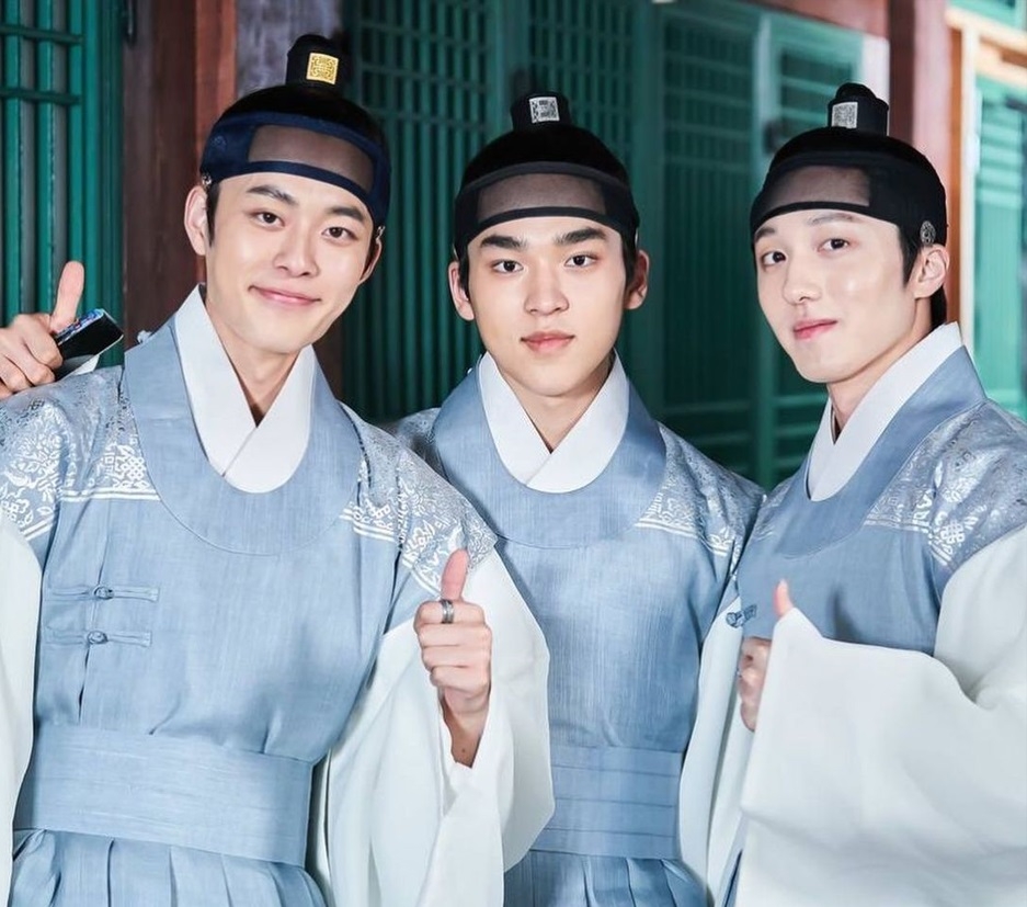 文成賢在《王后傘下》飾演虎媽高貴人之子「心昭君」。