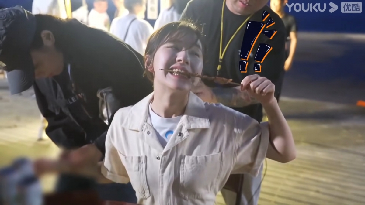 趙露思完全吃到忘我