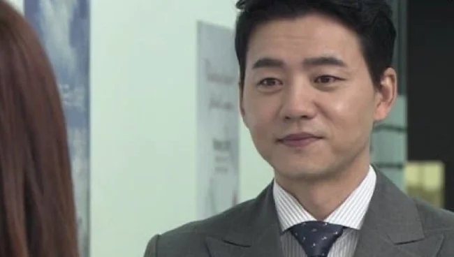 長孫 陳星俊 (跟原版一樣都有種笑裡藏刀的感覺...)