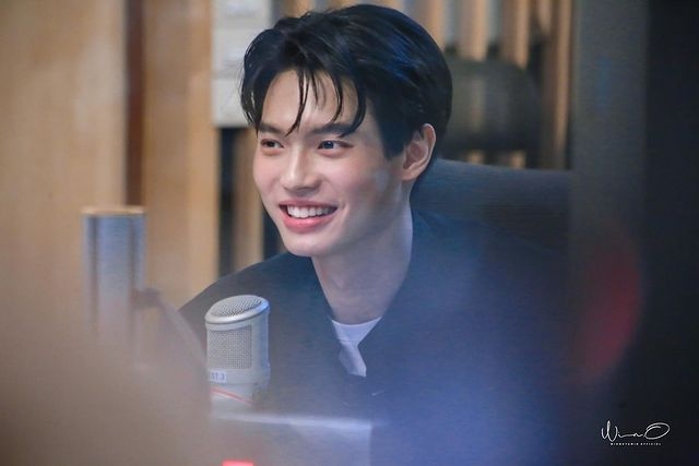 Win在泰版《流星花園》當中演出富家公子西門，現實生活當中的他也是多金男神。