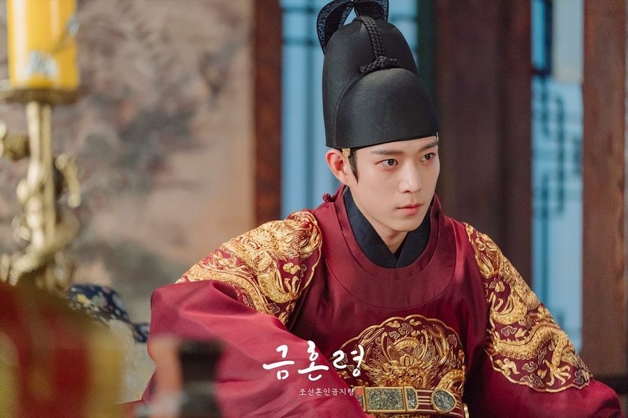 金永大近期在漫改劇《禁婚令》當中飾演禁慾系君王李憲。