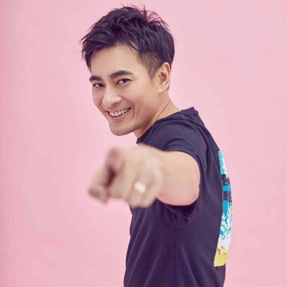 陳龍的現代造型十分帥氣。