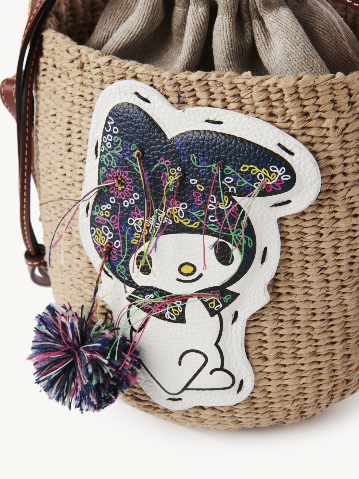 Chloé MyMelody農曆年限定聯名Woody編織水桶包，NT$26,500