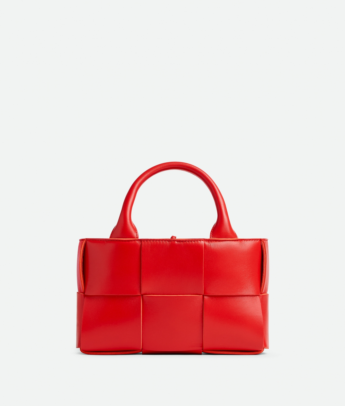 Bottega VenetaCANDY ARCO 豔紅色托特包,NT$74,900