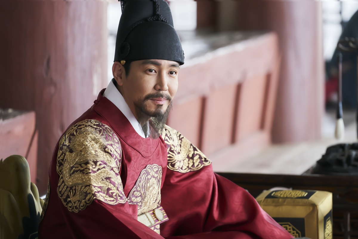 王代表的物件分別是書籍、上疏文&花瓶