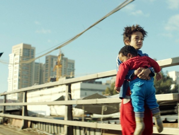 獨自照顧三個弟弟