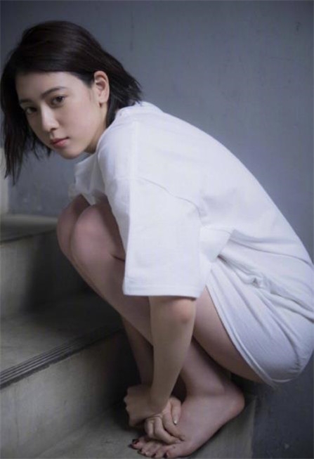 三吉彩花當年妝感