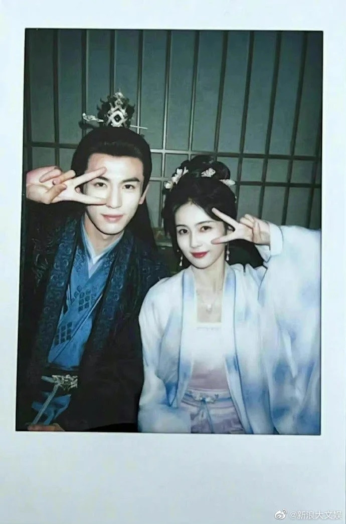 白鹿、張凌鶴被網友們封為「白年好赫CP」。