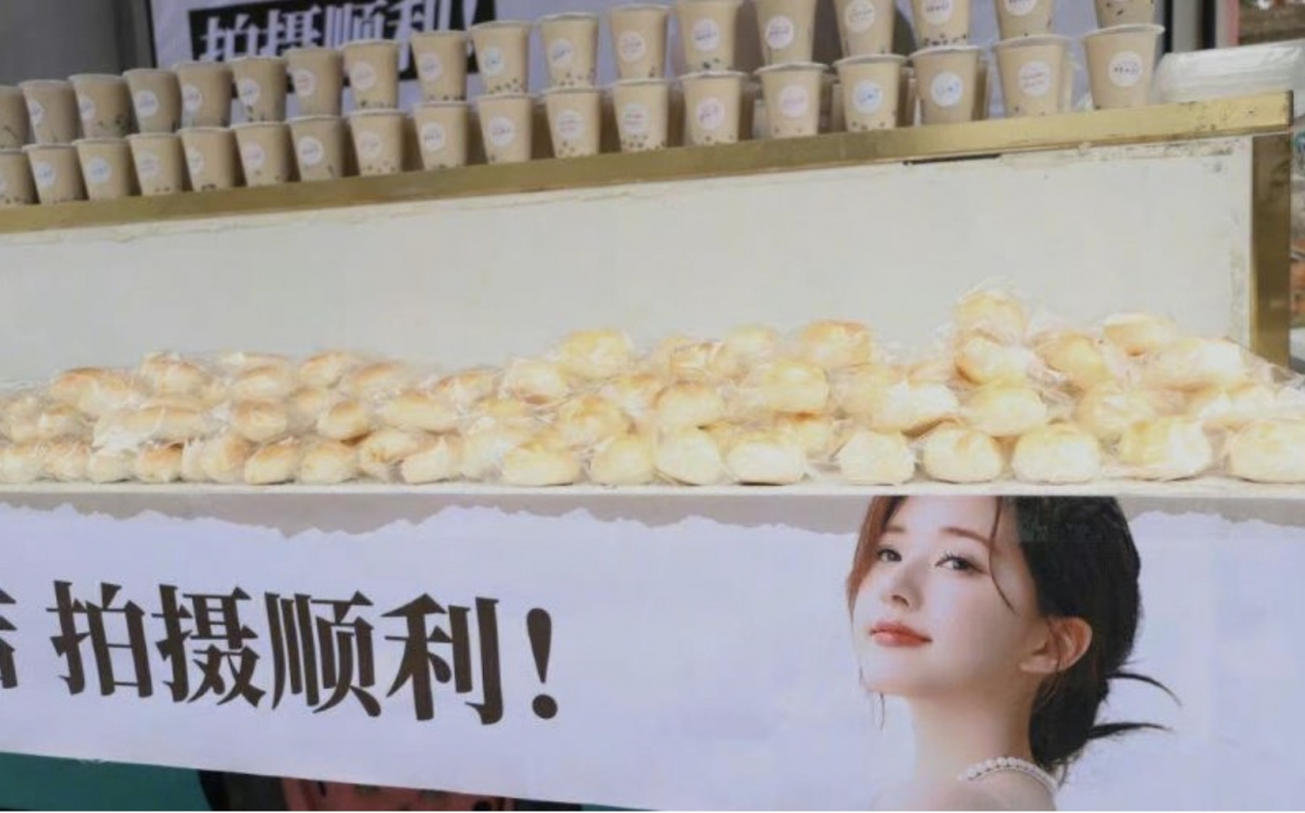 趙露思為劇組送上應援車