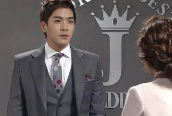 忙內孫子 陳導俊 (我們導俊整個風格大變XD)