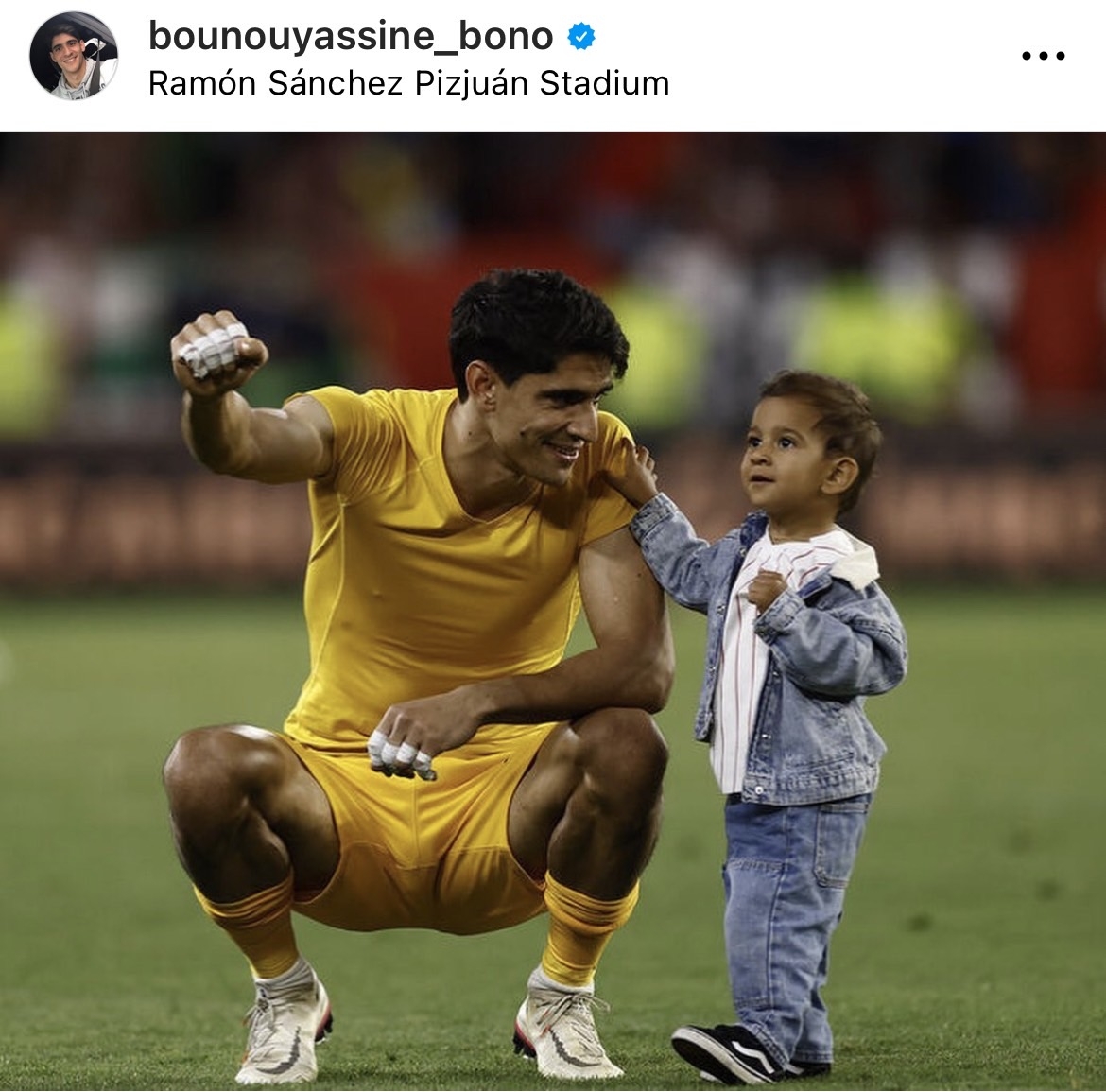 Yassine Bounou帶兒子參觀球場