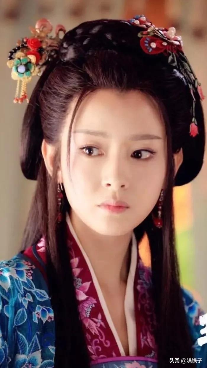 扮演「宮羽」的女星周奇奇清麗動人,有著高雅氣質。