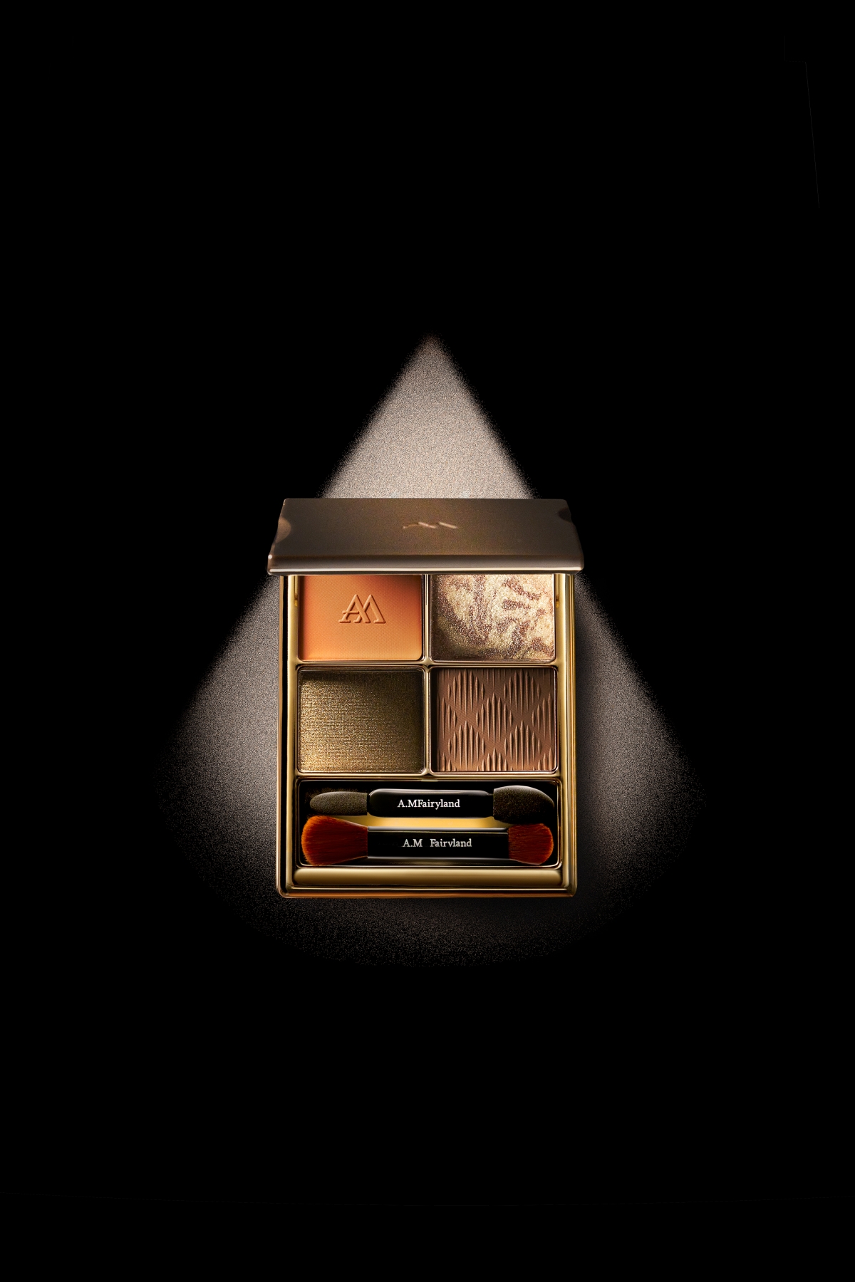 A.M. Fairyland 迷光掠影眼彩盒 5.2g，NT$1,180